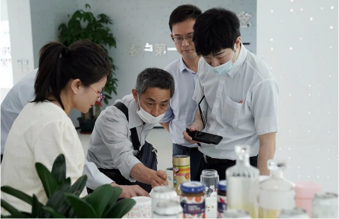 爱普生代表团莅临博天堂网址总部参观交流